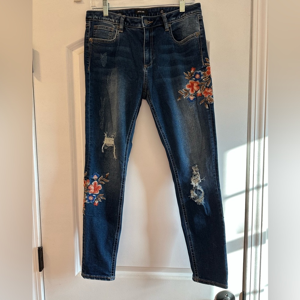 EUC Miss Me Ankle Skinny distressed embroidered jeans. Smoke free home